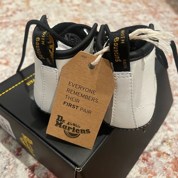 NEW IN BOX‼️ Doc Martens 1460 Crib White Baby Boots - Picture 6 of 6